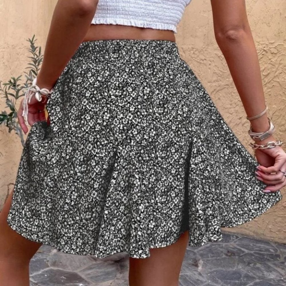 All Over floral ditsy Print Mini Flared Skirt black - Picture 5 of 6
